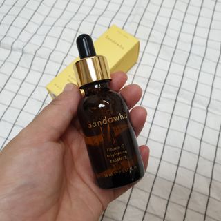 스킨큐어 산다화 비타민c 화이트닝 에센스 30ml — 5점을 준 리뷰어가 2023년 10월 올린 사용 사진