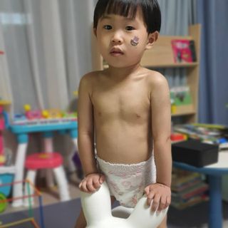 킨도 프리미엄 에어드라이v2 팬티형 기저귀 — 5점을 준 리뷰어가 2021년 6월 올린 사용 사진