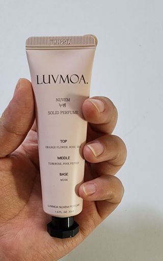 러브모아 향수 고체향수 승무원 고체향수 바르는 향수 니치향수 도손 우드세이지 앤 씨솔트 — 5점을 준 리뷰어가 2022년 10월 올린 사용 사진