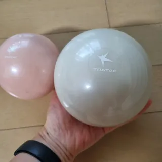 트라택 쿠셔닝 웨이트볼 0.5kg + 1kg SET — 5점을 준 리뷰어가 2022년 5월 올린 사용 사진