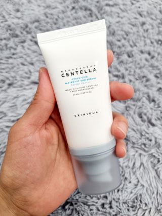 [스킨1004] 마다가스카르 센텔라 히알루-시카 워터핏 선세럼 50ml — 5점을 준 리뷰어가 2024년 5월 올린 사용 사진