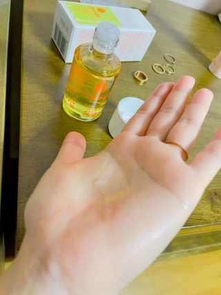 바이오오일 [바이오-오일] 스킨케어 오일 내추럴 60ml — 5점을 준 리뷰어가 2021년 11월 올린 사용 사진