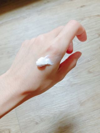 바르셀 톤업 무기자차 자외선차단제 순한 선크림 인텐시브 선 젠 50ml — 5점을 준 리뷰어가 2021년 11월 올린 사용 사진