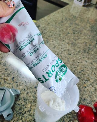 셀렉스스포츠 [복숭아맛] 셀렉스 스포츠 웨이 프로틴 파우더 스틱형 — 5점을 준 리뷰어가 2021년 5월 올린 사용 사진
