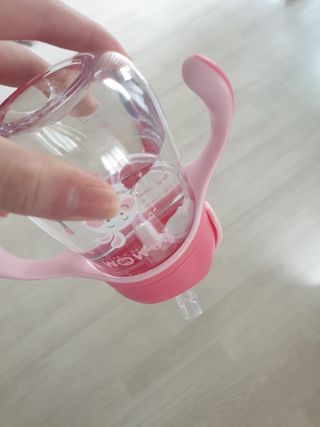 유비맘 트라이탄 코니빨대컵_컬러 랜덤 발송 — 5점을 준 리뷰어가 2021년 3월 올린 사용 사진