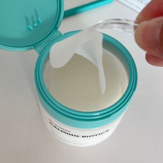 리더스코스메틱 리더스 카밍 바이오틱스 퀵 수딩 패드 — 5점을 준 리뷰어가 2022년 8월 올린 사용 사진