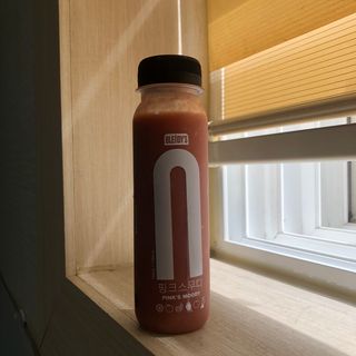 BLENDY'S 핑크 스무디+블론디 스무디 — 3.5점을 준 리뷰어가 2021년 9월 올린 사용 사진