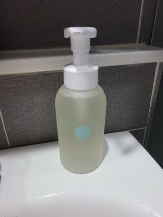 아미퓨어 [라이브] 피부장벽 강화를 위한 머랭 버블 클렌저 천연계면활성제로 온가족 사용가능 — 5점을 준 리뷰어가 2021년 7월 올린 사용 사진