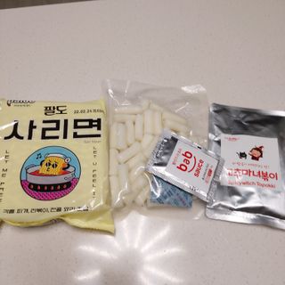 더밥  고추마녀 라볶이 +  나이스미 무설탕 현미후레이크 — 4점을 준 리뷰어가 2021년 10월 올린 사용 사진