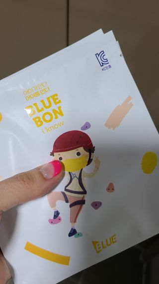 [블루 본 아이노우] 유아용 컬러마스크 40 PCS SET 2중 택 1 — 5점을 준 리뷰어가 2021년 4월 올린 사용 사진