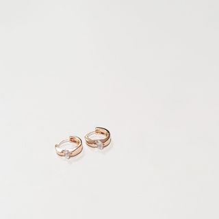 [골드앤디어] 14K 사선 큐빅 원터치 귀걸이_3color — 5점을 준 리뷰어가 2021년 6월 올린 사용 사진