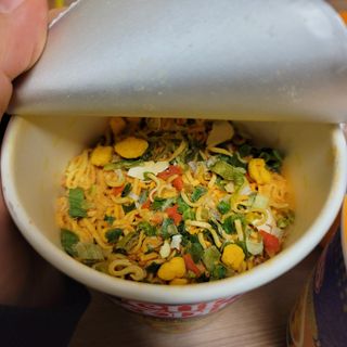 NISSIN 닛신 컵누들  4종 - 씨푸드오리지날, 씨푸드 스파이시, 씨푸드 커리, 씨푸드 XO소스 — 5점을 준 리뷰어가 2021년 12월 올린 사용 사진