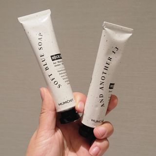 멈칫(MUMCHIT) 넥퍼퓸 NECKPERFUME 2가지 향 — 5점을 준 리뷰어가 2021년 11월 올린 사용 사진