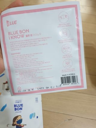 [블루 본 아이노우] 유아용 컬러마스크 40 PCS SET 2중 택 1 — 5점을 준 리뷰어가 2021년 5월 올린 사용 사진
