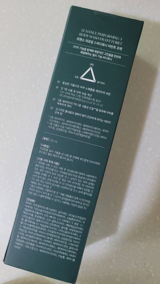 르핸스 퍼포밍 3 바디워시 비반트포렛/베티버포그 — 5점을 준 리뷰어가 2023년 2월 올린 사용 사진