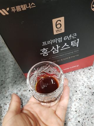 [푸름웰니스] 프리미엄 6년근 홍삼스틱 3mg x 100포 — 5점을 준 리뷰어가 2022년 4월 올린 사용 사진