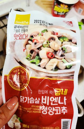 굽네몰 [굽네] 닭가슴살 비엔나 2종 8팩 — 4점을 준 리뷰어가 2021년 9월 올린 사용 사진