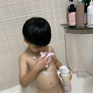 주식회사 권브라더스 [권브라더스] 목욕놀이 필수템, 핑키공주 유아버블클렌저 300ml 대용량 몽글몽글 구름 속 딸기향 — 5점을 준 리뷰어가 2022년 1월 올린 사용 사진