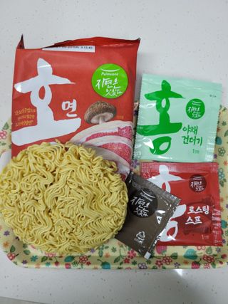 [풀무원] 자연은맛있다 정면, 백면, 홍면  세트 — 5점을 준 리뷰어가 2021년 4월 올린 사용 사진
