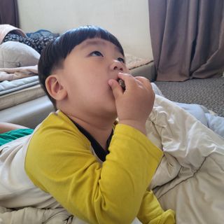 작심연구소 구취제거+충치예방+치아화이트닝 마법의 캔디 덴티팝3종(맛 랜덤 발송) — 5점을 준 리뷰어가 2022년 5월 올린 사용 사진