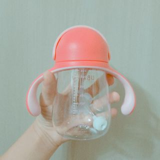 유비맘 트라이탄 코니빨대컵_컬러 랜덤 발송 — 4.5점을 준 리뷰어가 2020년 12월 올린 사용 사진