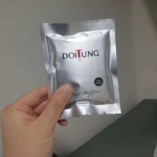 도이퉁 드립백 커피 60g 다크로스트 미디움로스트 — 4점을 준 리뷰어가 2021년 3월 올린 사용 사진