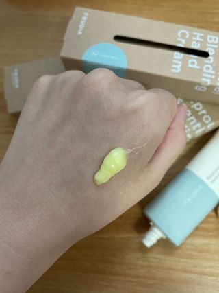 [후르디아] 끈적임 없는 착한성분 비건  핸드크림 3종 — 5점을 준 리뷰어가 2021년 10월 올린 사용 사진