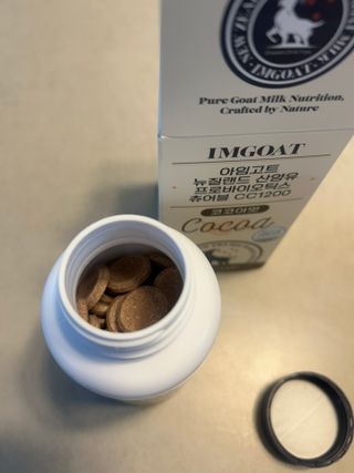 쿠팡 [아임고트] 뉴질랜드 산양유 프로바이오틱스 츄어블 코코아맛 — 5점을 준 리뷰어가 2025년 3월 올린 사용 사진