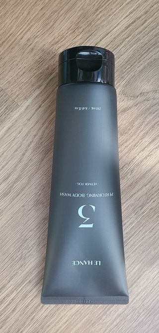 르핸스 퍼포밍 3 바디워시 비반트포렛/베티버포그 — 5점을 준 리뷰어가 2022년 12월 올린 사용 사진