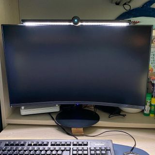 TOMO GRAPHY 나 있을땐 환한 조명 나 없을땐 확실한 살균 ★ DESK LIGHT & STERILIZER [ON] ★ — 5점을 준 리뷰어가 2021년 12월 올린 사용 사진