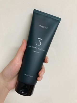 르핸스 퍼포밍 3 바디워시 비반트포렛/베티버포그 — 4.5점을 준 리뷰어가 2023년 3월 올린 사용 사진