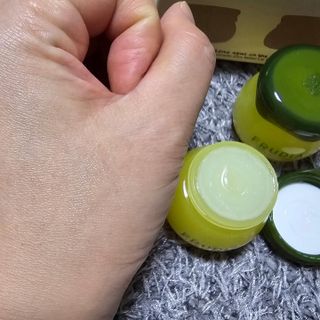 [후르디아] 유아부터 어른까지, 안심 아보카도 립밤 듀오 세트 — 5점을 준 리뷰어가 2024년 2월 올린 사용 사진
