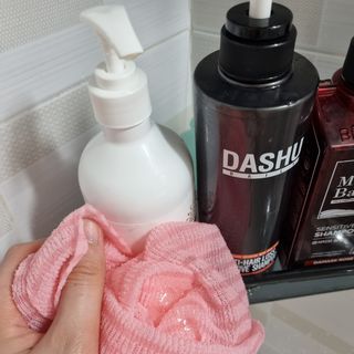 아미니 아크네 퓨어카밍 바디워시 500ml — 5점을 준 리뷰어가 2021년 7월 올린 사용 사진
