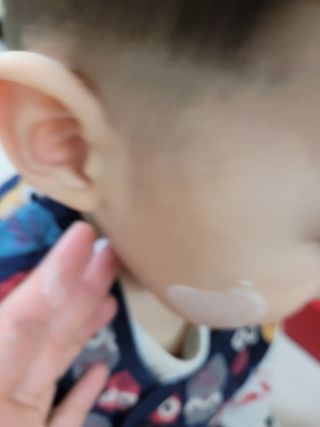 mom e 맘이 내추럴 베이비 케어 샴푸앤바스+로션 — 5점을 준 리뷰어가 2021년 1월 올린 사용 사진