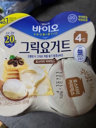 매일바이오 그릭요거트 오리지널 플레인 4개, 로스터리 커피믹스 4개 — 5점을 준 리뷰어가 2021년 12월 올린 사용 사진