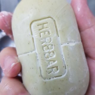 제이제이바이오 허브마사지바 올인원 알약비누 — 5점을 준 리뷰어가 2022년 4월 올린 사용 사진
