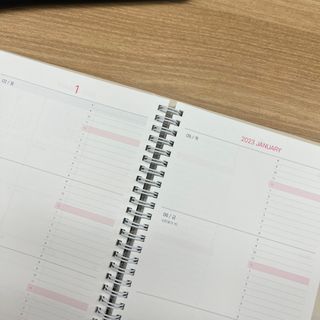 리훈 2023년 회사생활 업무일지 다이어리 직장인 업무용 노트 — 5점을 준 리뷰어가 2022년 11월 올린 사용 사진