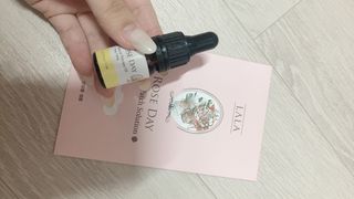 라라로즈데이 시즌2 천연 아로마오일 Y존 케어 속옷향수 이너퍼퓸 5ml  여성의 자존감을 UP시키자 — 4.5점을 준 리뷰어가 2021년 9월 올린 사용 사진