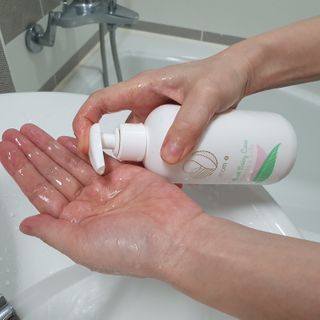 mom e 맘이 내추럴 베이비 케어 샴푸앤바스+로션 — 5점을 준 리뷰어가 2021년 1월 올린 사용 사진