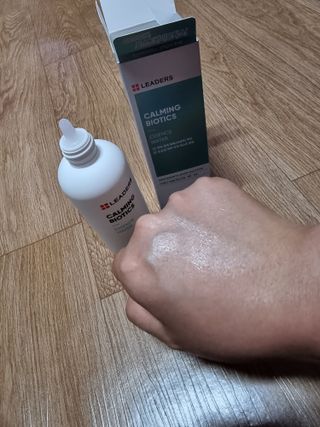리더스코스메틱 리더스 카밍 바이오틱스 에센스 워터 — 5점을 준 리뷰어가 2021년 8월 올린 사용 사진