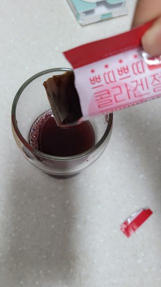 헬스업_쁘띠쁘띠석류콜라겐젤리_20g x 14포 — 5점을 준 리뷰어가 2021년 1월 올린 사용 사진