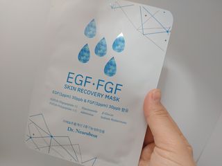 Dr.느루벗 느루벗 EGF FGF 스킨 리커버리 마스크 10장 — 4점을 준 리뷰어가 2021년 3월 올린 사용 사진
