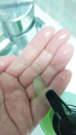프리마인 메이크업과 들뜨는 각질까지 한방에 깐달걀로! 순하기까지한 셀베이스 그린티클렌저(200ml) — 5점을 준 리뷰어가 2023년 4월 올린 사용 사진