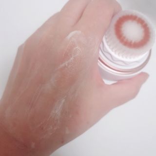 디하우트 랩 디하우트랩 클렌징 피부관리기 진동클렌저 실리콘+2종 인조모 브러시 — 5점을 준 리뷰어가 2021년 11월 올린 사용 사진