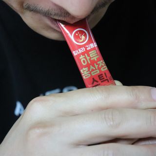 힘내라김홍삼 하루홍삼정스틱 10g x 30포 — 5점을 준 리뷰어가 2021년 5월 올린 사용 사진