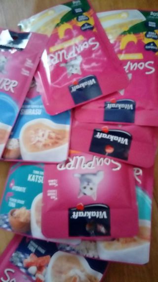 비타크래프트 고양이 수프 50g 3가지맛 x4팩씩 총 12팩 — 4점을 준 리뷰어가 2021년 8월 올린 사용 사진