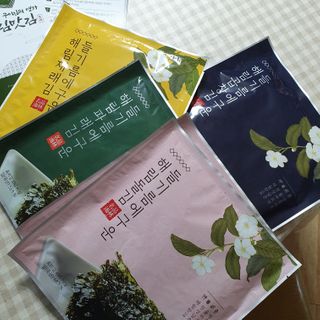 [해림맛김] 들기름에 구운 바삭바삭 김 4종 세트 + 1종 랜덤발송 총5개입 — 5점을 준 리뷰어가 2021년 2월 올린 사용 사진