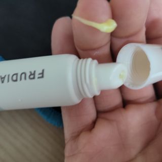 [후르디아] 올리브영 착한보습 비건 립버터 2종 — 5점을 준 리뷰어가 2022년 2월 올린 사용 사진