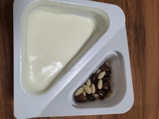 남양유업 또깍 접어 떠먹는 불가리스 2종 — 5점을 준 리뷰어가 2021년 1월 올린 사용 사진