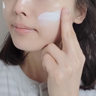 바노바기 코스메틱 바노바기 밀크씨슬 리페어 시카 선스크린 플러스 50ml — 5점을 준 리뷰어가 2023년 2월 올린 사용 사진